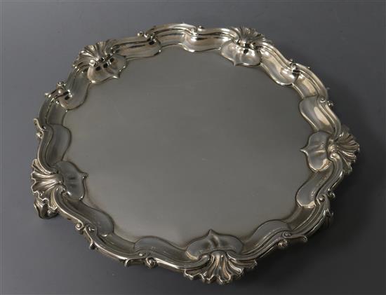 An Edwardian silver waiter, Hawksworth, Eyre & Co, Ltd, Sheffield, 1901, 10 oz.